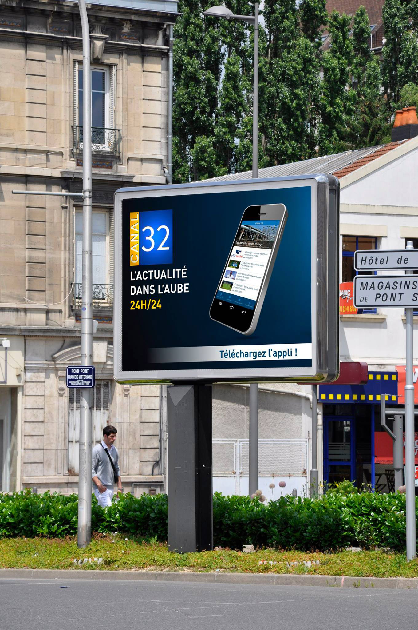 Panneau publicitaire "Canal32" - agence Troyes