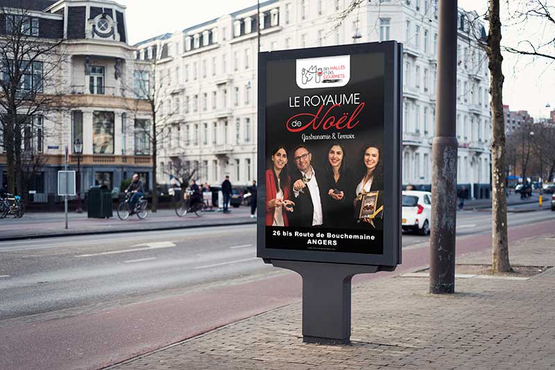 Affiche de Noël des Halles Gourmandes à Angers, campagne de communication locale en milieu urbain